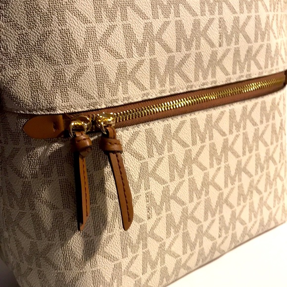 Michael Kors Dallas BackPack Vanilla White Medium Slim Backpack Brand NWT - Picture 3 of 9